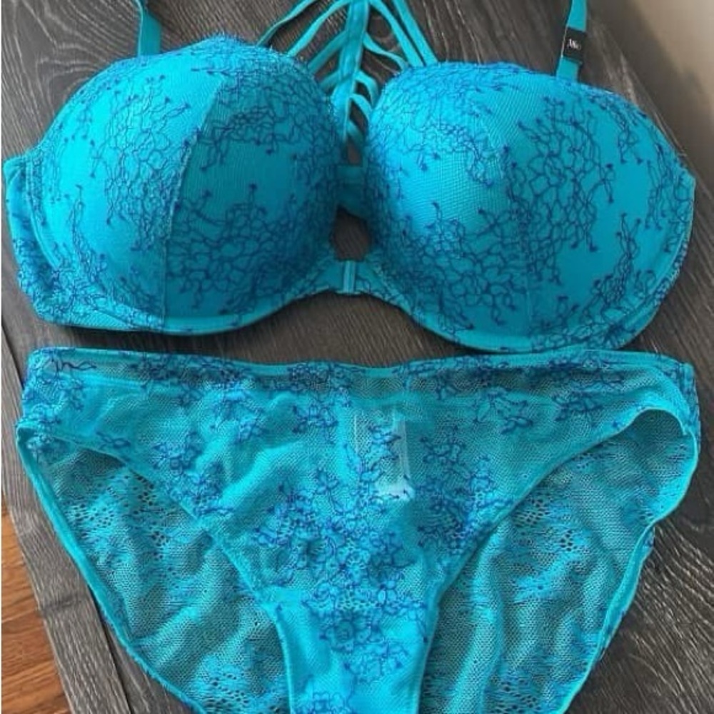 Victoria's Secret Blue Lace Bra Intimates